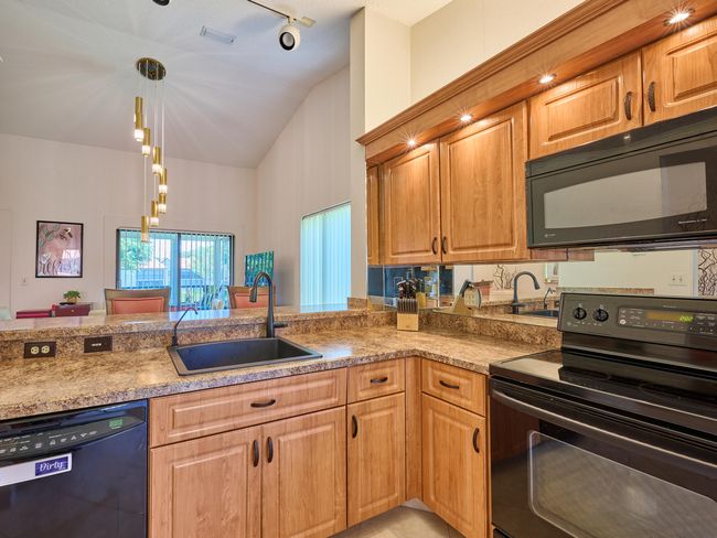 APT-202 - 10828 Lake Palm Ln, Condo with 3 bedrooms, 2 bathrooms and null parking in Boynton Beach FL | Image 15