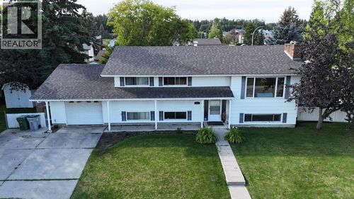 {{alt}} | Card Image