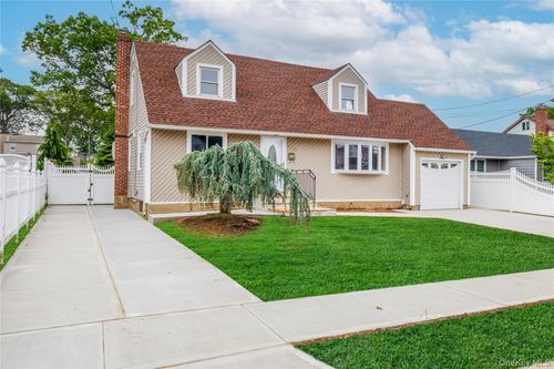 3883 Franklin Ave, Seaford, NY, 11783-2306 | Card Image