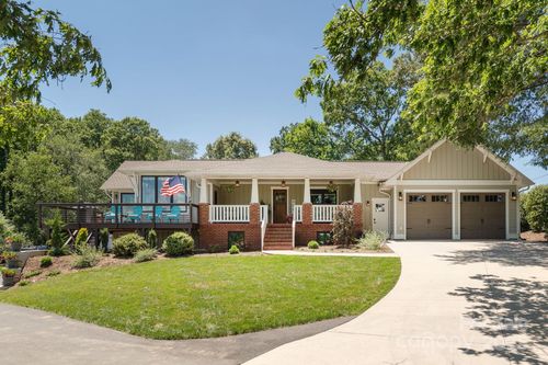 16 School House Rd, Mills River, NC, 28759-9712 | Card Image