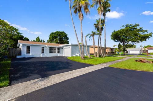 10690 Nw 27th Ct, Sunrise, FL, 33322-1063 | Card Image