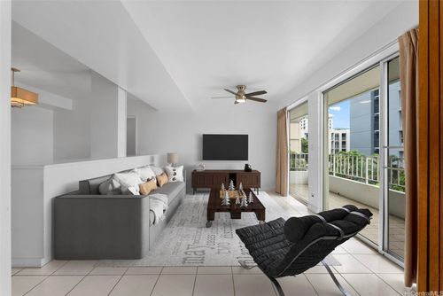 apt-404-1425 Punahou St, Honolulu, HI, 96822-4756 | Card Image