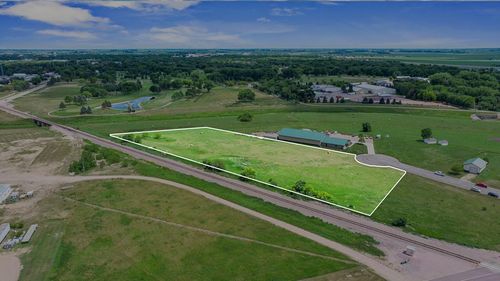 321 Burlington Cir, Marshall, MN, 56258-1691 | Card Image