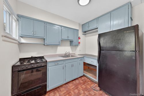 46 N Gilmore Blvd, Wappingers Falls, NY, 12590-3706 | Card Image