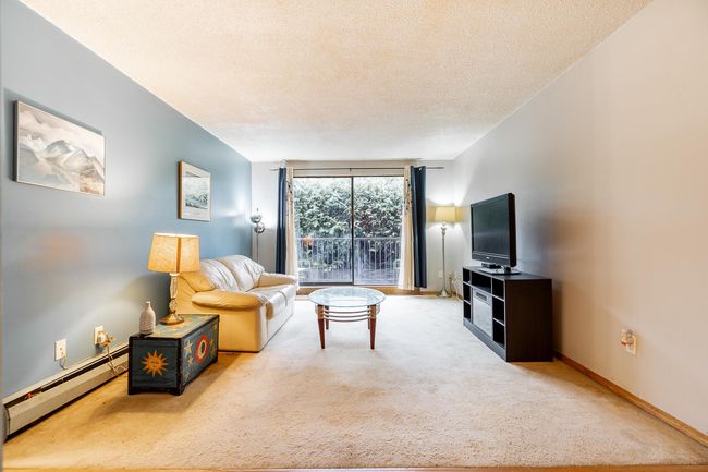 207 - 310 E 3 Rd Street, Condo with 1 bedrooms, 1 bathrooms and 1 parking in North Vancouver BC | Image 3