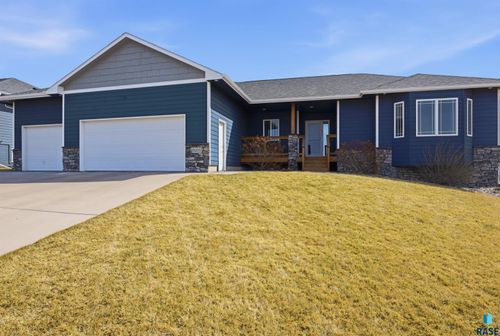 8205 E Willow Leaf St Street, Sioux Falls, SD, 57110 | Card Image
