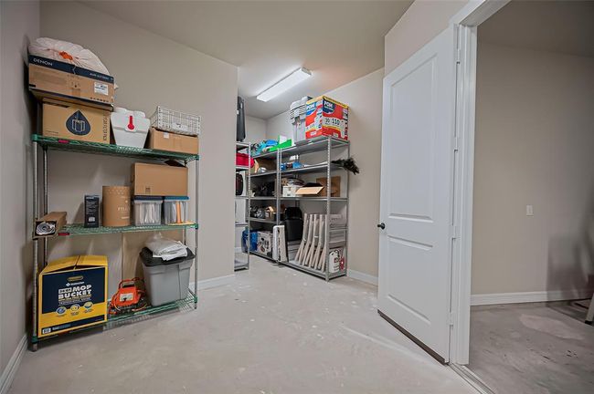 Additional Storage in Garage perfect for Dirty Kitchen | Image 40