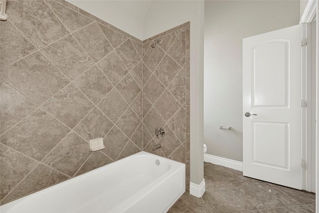 13617 Fountain Mist Dr, House other with 5 bedrooms, 5 bathrooms and 3 parking in Pearland TX | Image 37