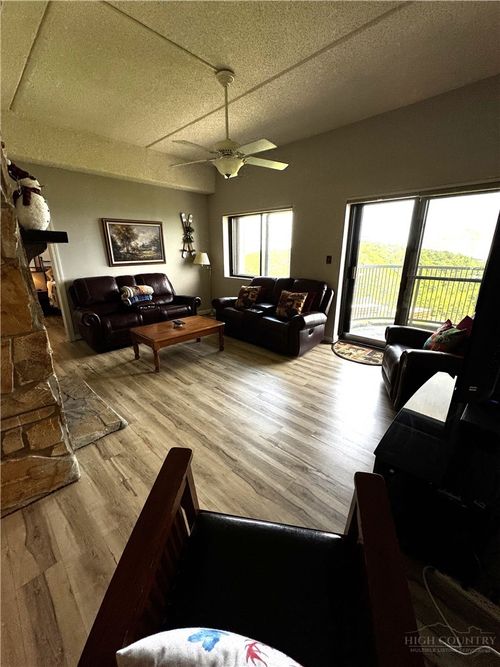 2813-303 Sugar Top Dr, Sugar Mountain, NC, 28604-5713 | Card Image
