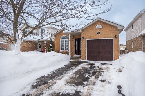 52 Beardmore Cres, Acton, ON, L7J2Z1 | Card Image