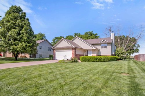 1303 Redbud Ct, Halstead, KS, 67056-2352 | Card Image