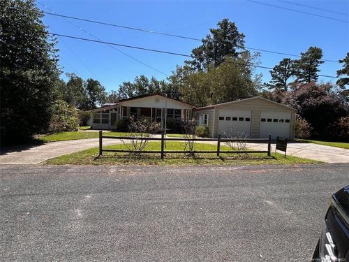 504 Russell St, Pembroke, NC, 28372-9646 | Card Image