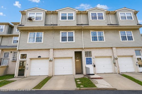 256 Skyline Dr, Staten Island, NY, 10304-4770 | Card Image