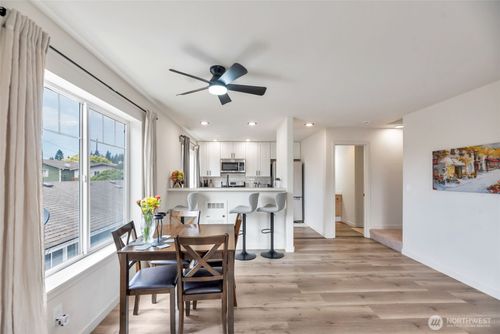 a-536 N 103rd St, Seattle, WA, 98133-9279 | Card Image