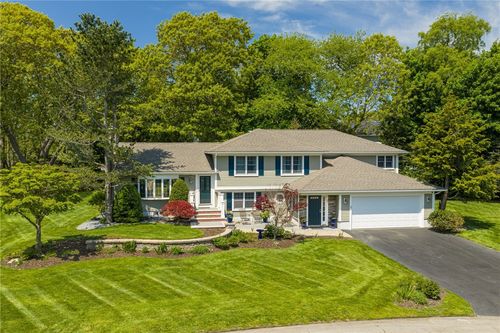 31 Meadowbrook Dr, Barrington, RI, 02806-3744 | Card Image