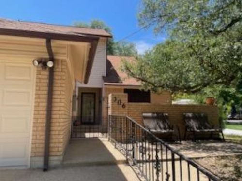 306 S Arnold St, Lampasas, TX, 76550-2536 | Card Image