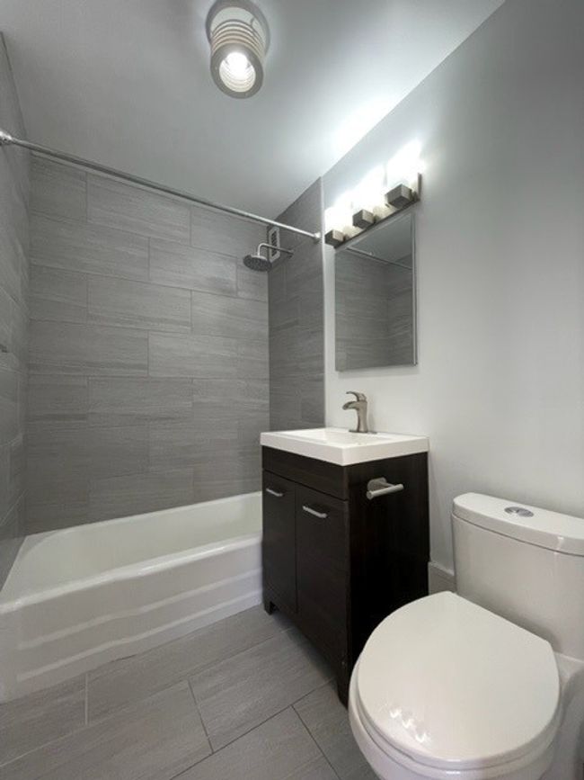 APT-601C - 1360 N Sandburg Ter, Home with 2 bedrooms, 2 bathrooms and null parking in Chicago IL | Image 12