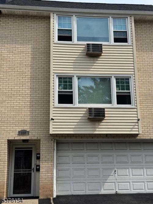 190 Park St, East Orange, NJ, 07017-1116 | Card Image