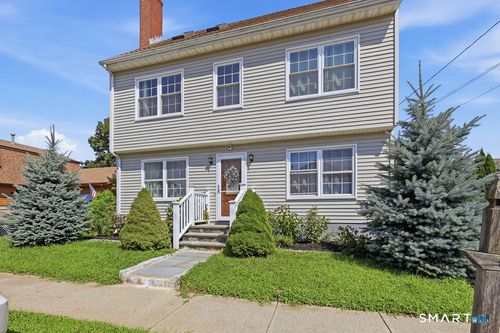 31 Center Ave, East Haven, CT, 06512-4903 | Card Image