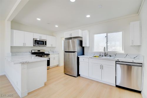 1405 Oakwood Ave, North Las Vegas, NV, 89030-5214 | Card Image