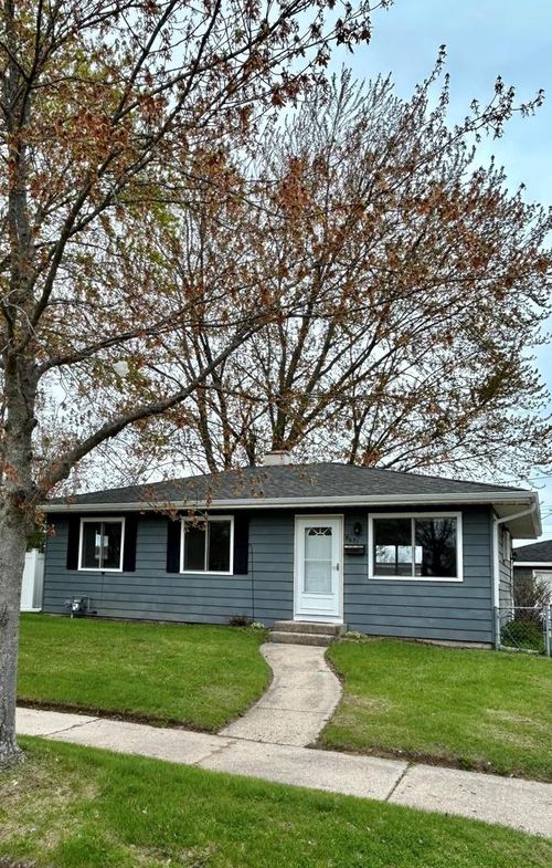 8631 15th Avenue, Kenosha, WI, 53143 | Card Image