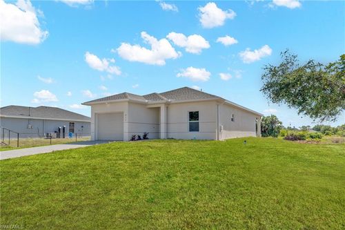 917 Margaret Ave S, LEHIGH ACRES, FL, 33974-4575 | Card Image