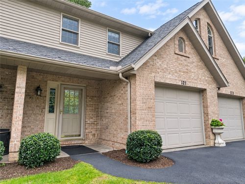 121 Windy Dr, Butler, PA, 16001-1379 | Card Image