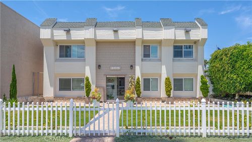 305 17th, Huntington Beach, CA, 92648 | Card Image