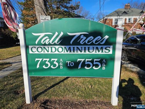 747 Broad Ave, Ridgefield, NJ, 07657-1603 | Card Image