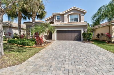 2025 Grey Falcon Circle Sw, House other with 4 bedrooms, 3 bathrooms and null parking in Vero Beach FL | Image 2