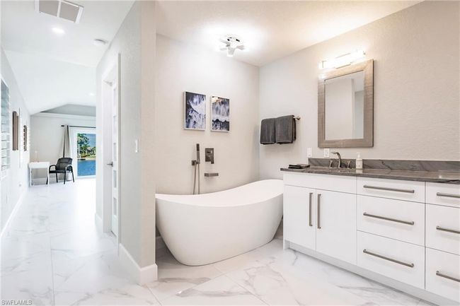261 Venezia Ct, House other with 3 bedrooms, 4 bathrooms and 2 parking in PUNTA GORDA FL | Image 25