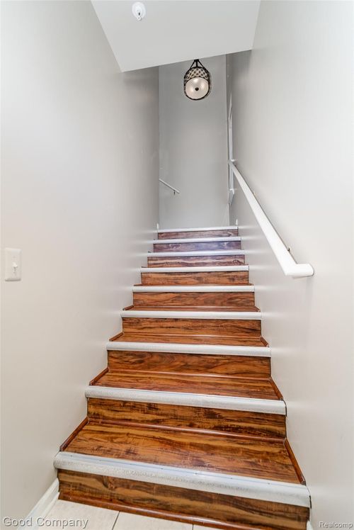 30050 Heritage Pkwy, Warren, MI, 48092-4693 | Card Image