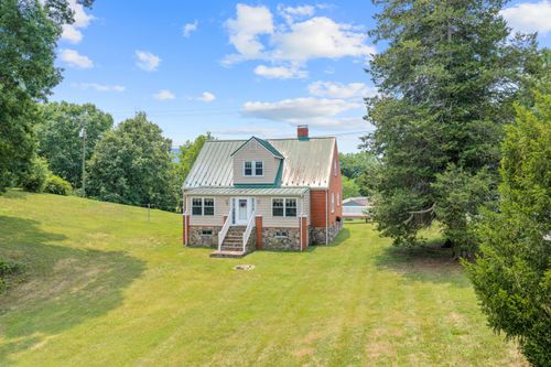 77 Mountain Pass Rd, Blue Ridge, VA, 24064-1405 | Card Image