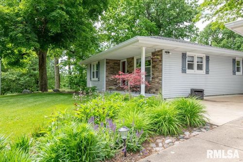1701 Woodland Knolls Rd, Metamora, IL, 61548-8667 | Card Image