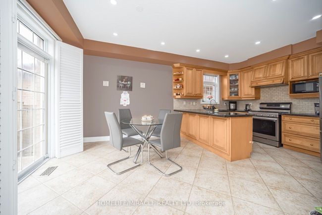 2 Roycrest St, House other with 7 bedrooms, 4 bathrooms and 4 parking in Brampton ON | Image 9