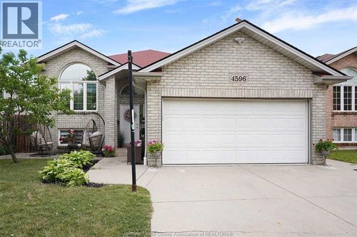 4596 Fontana Ave, Windsor, ON, N9G3C8 | Card Image