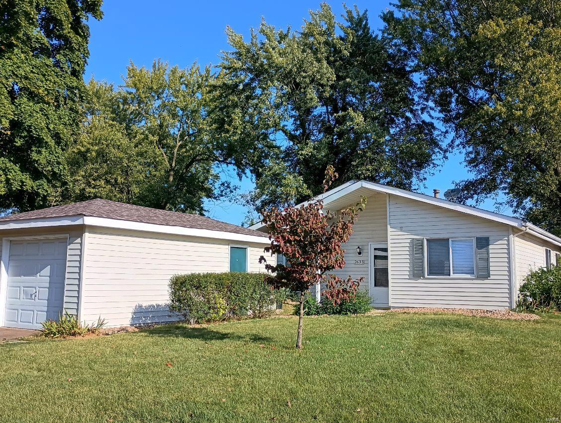 Blue Heron Dr, Florissant, MO 63031