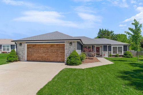 16705 Freeman Dr, Basehor, KS, 66007-8226 | Card Image