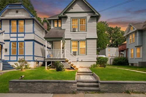 17 Carroll St, Poughkeepsie, NY, 12601-4313 | Card Image
