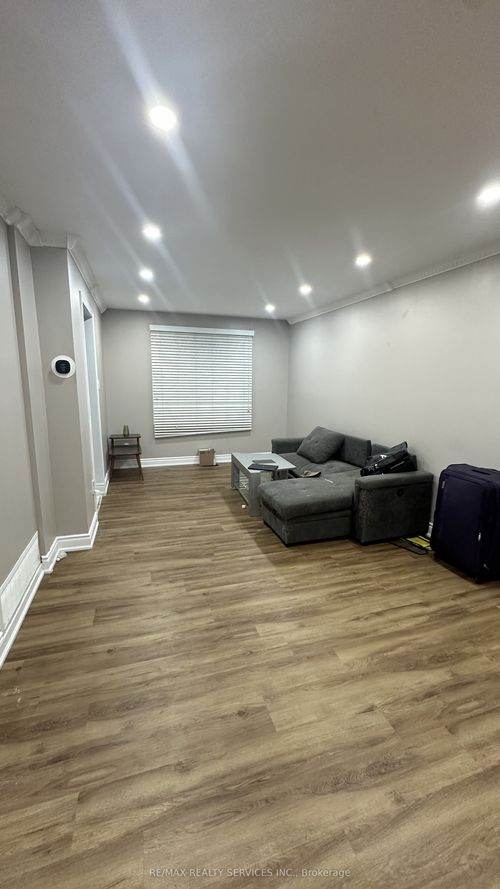 67 La France Rd, Brampton, ON, L6S3V7 | Card Image