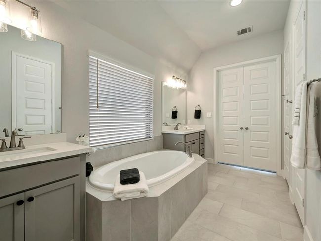 Primary bathroom | Image 21
