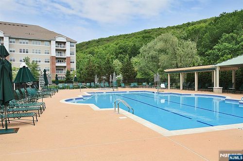 9402 Warrens Way, Wanaque, NJ, 07465-1647 | Card Image