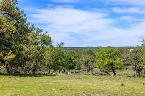 215 Dally Rd, Fredericksburg, TX, 78624 | Card Image
