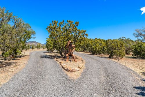 1 Oriente Ct, Santa Fe, NM, 87508-8762 | Card Image
