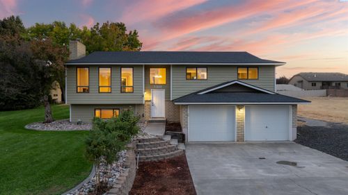 5301 W 26th Ave, Kennewick, WA, 99338-1911 | Card Image