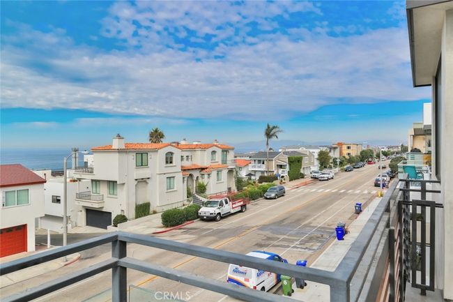 104 Manhattan Ave, Townhouse with 4 bedrooms, 4 bathrooms and 4 parking in Manhattan Beach CA | Image 32