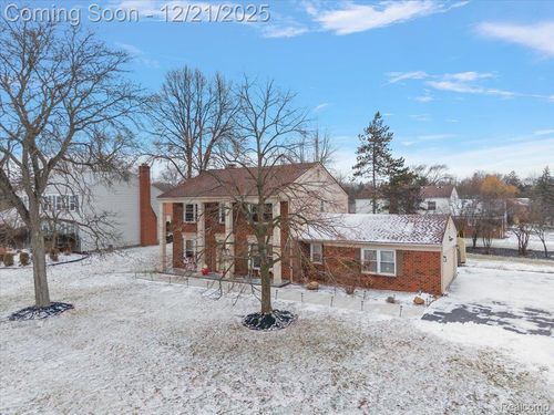 4250 Greenstown Dr, West Bloomfield, MI, 48323-2724 | Card Image