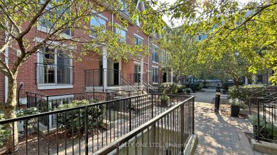 914 - 16 Laidlaw St, Condo with 2 bedrooms, 2 bathrooms and 1 parking in Toronto ON | Image 1