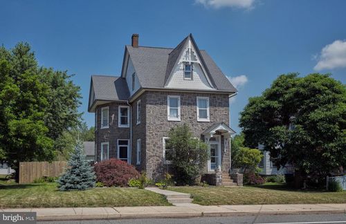 111 E Broad St, QUAKERTOWN, PA, 18951-1748 | Card Image
