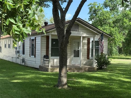 710 Milam Ave, Eagle Lake, TX, 77434-2019 | Card Image